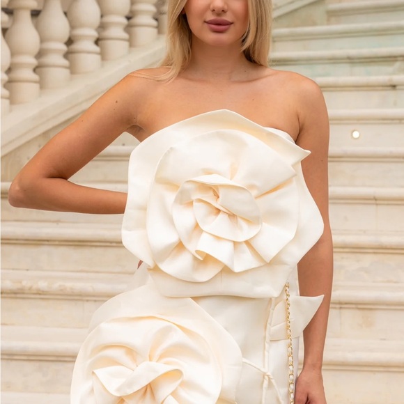 Elegant Cream ivori floral Strapless Dress - Sierra Darrien Brand